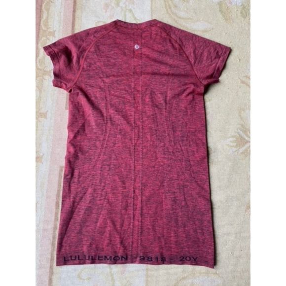 EUC Lululemon Limited Edition Swiftly Short Sleeve Top Magenta Black 8 - Picture 2 of 3
